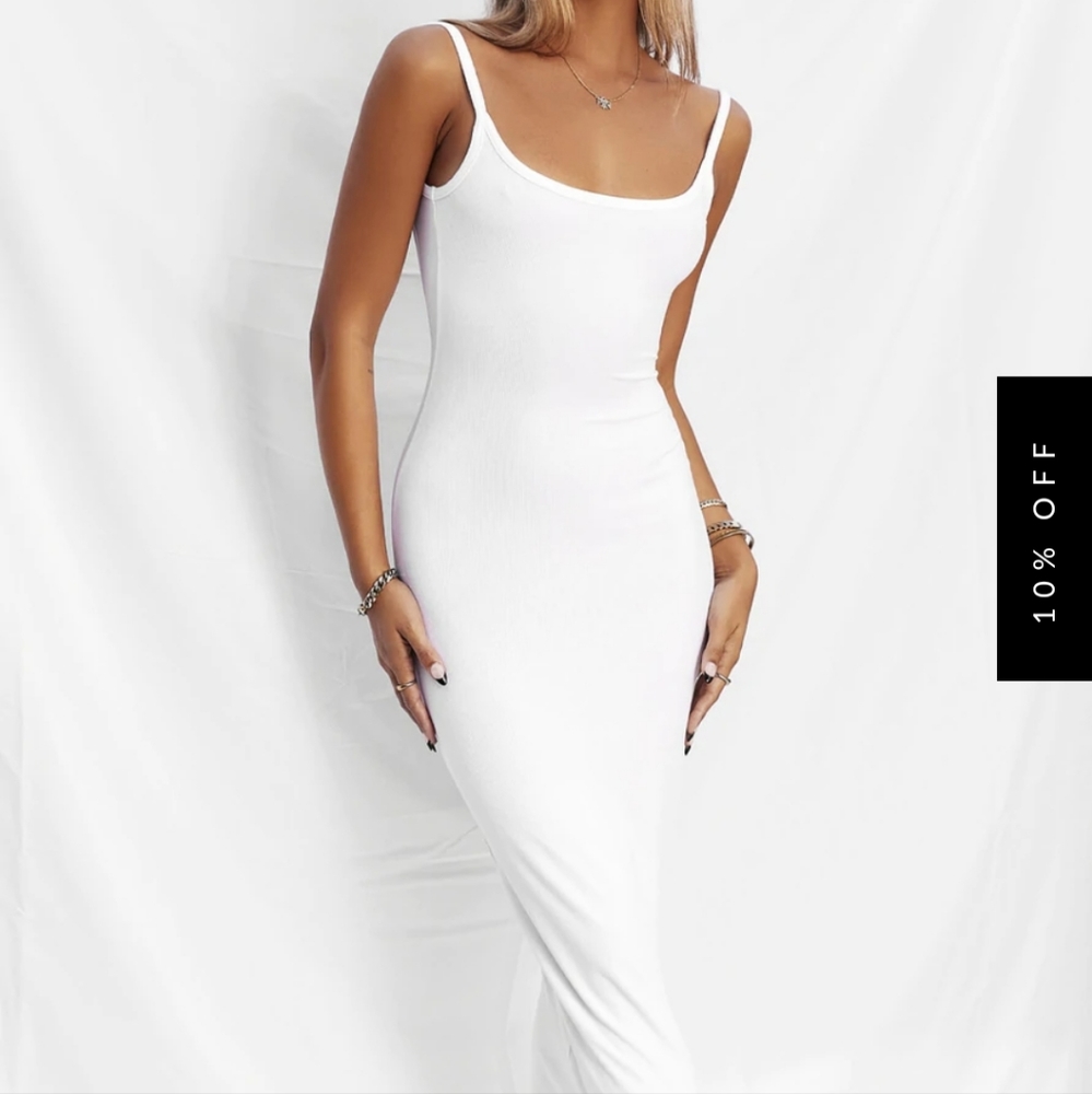 Elegant White Sleeveless Dress